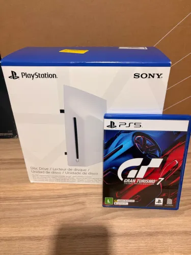 Leitor de disco PS5 com jogo Gran Turismo 7