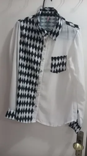 Camisa manga longa preta e branca