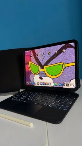 iPad Pro 11" M4 (256GB) + Hub NVMe/HDMI + Kit Tecl. Premium ESR + Case + Mouse - C/fatura