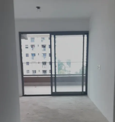 2 Portas de vidro com esquadria em alumínio preto