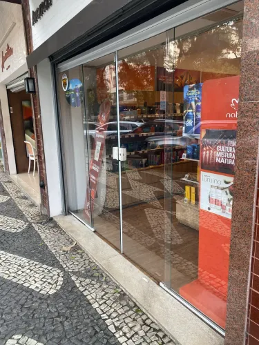 Vendo porta de vidro. Altura 2,07 Largura 3,50, 4 folhas.