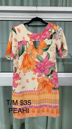 Roupas variadas tamanhos e preços na foto, retirada a combinar.