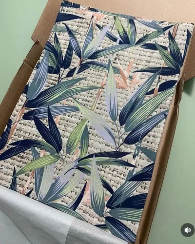 Kit com 4 peças - Lugar americano impermeável Karsten, acabamento em canto mitrado. 33x45