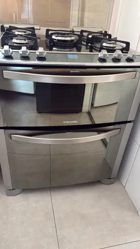 Fogão 5 bocas Electrolux com 2 fornos (elétrico e gás)