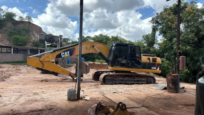 Escavadeira CAT 320D 