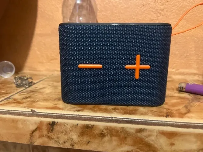 Vendo um uma caixinha jbl original por 150 com entrega