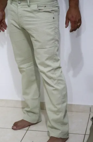 Calça Masculina  Cotelê Miúdo Cor Off White Tamanho 48 - USADA EM ÓTIMO ESTADO 