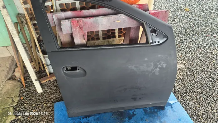 Porta dianteira direita sandero