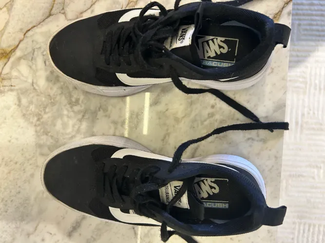 Tênis vans muito inteirinho- modelo mais top