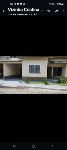 Aluga casa condomínio com quintal acuricacas