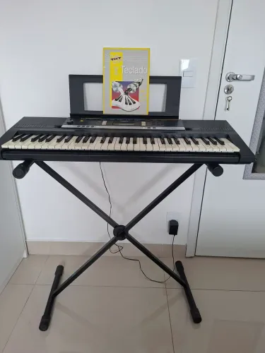 Teclado Yamaha PSR-E243