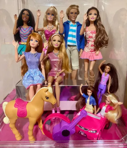 Coleção Barbie life in the dream house 6 bonecos mais coleção McDonald?s
