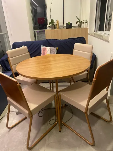    Conjunto Mesa de Jantar 4 Lugares com Cadeiras Almofadadas