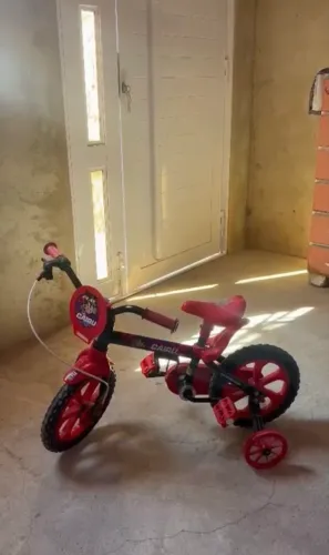 Bicicleta de criança nova 