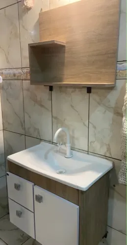 Gabinete de banheiro novo