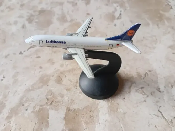 Miniatura Boeing 737 lufthansa
