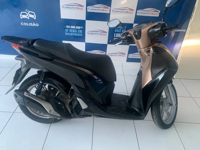Honda SH150i - Econômica, Confortável e Muito Conservada