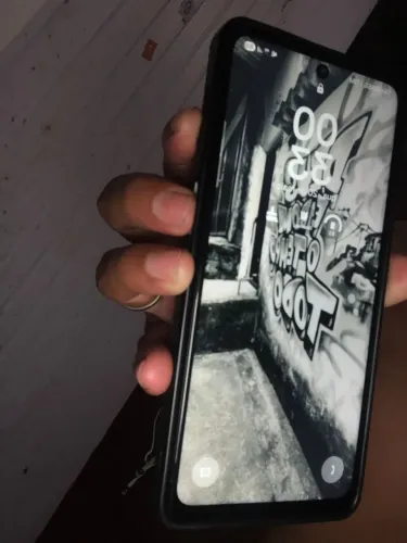 Vendo celular Samsung m53 usado e pega perfeito 