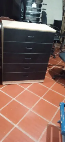 Cómoda de 6 gavetas com o material ? MDF