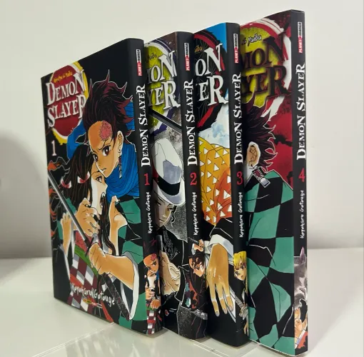 Lote de Mangás Kimetsu no Yaiba (Demon Slayer) em português - Volumes 1 até 4