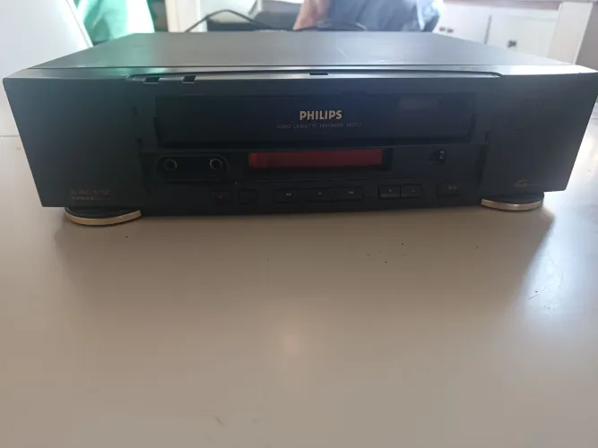 Vídeo cassete Philips funcionando