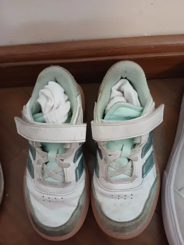 Tenis adidas