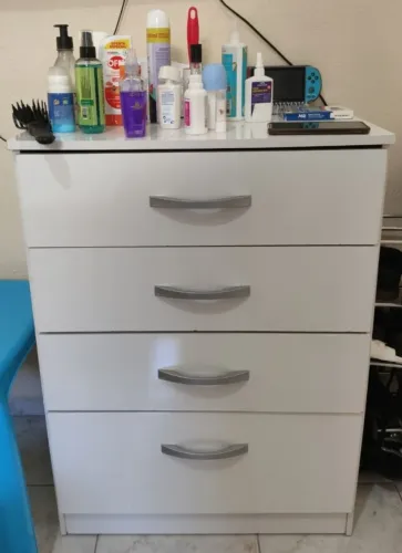 Cômoda 4 gavetas