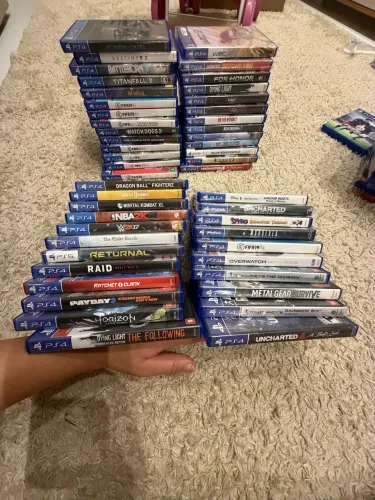 Jogos de ps4 50 cada vindo pegar ou envio, troco .