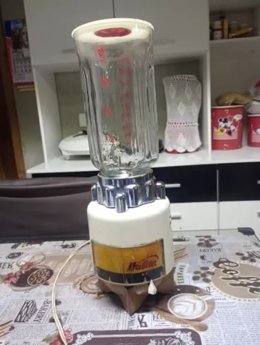 Liquidificador relíquia Walita de ferro e copo de vidro 