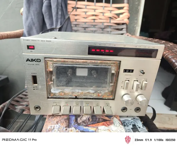 Turner e tape deck Aiko