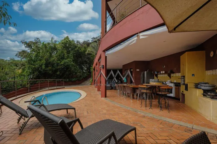 Casa à Venda no Condomínio Vila Alpina | 3 Quartos - 350 m²