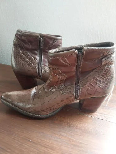 Bota cowntry 35 couro