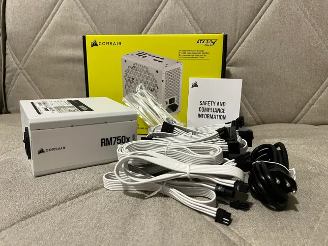 Fonte Corsair RM750x Shift (CP-9020273-BR)