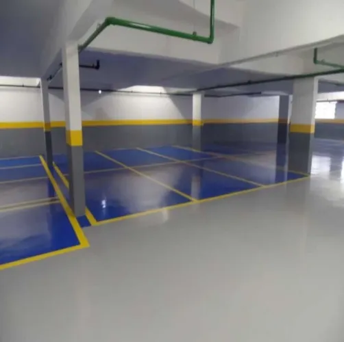 Pintura de piso de estacionamento e quadra poliesportivo