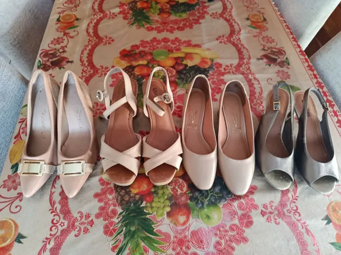 Sapatos e sandálias tamanho 37 e 38.