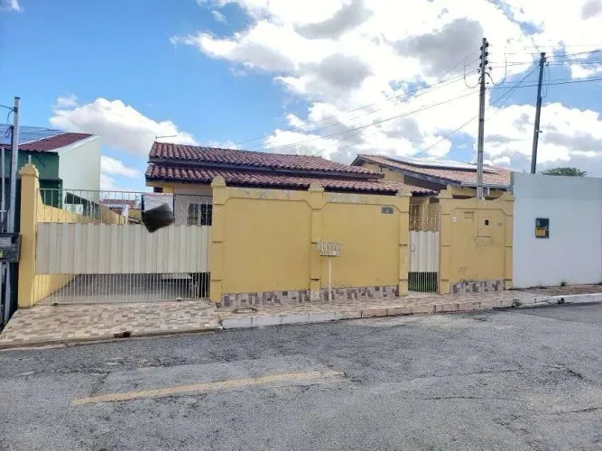 Linda casa á venda no Conjunto Hileia, com 3 quartos! Aceito Proposta