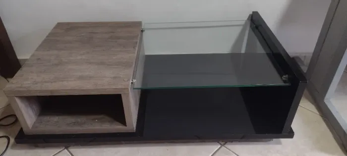 Mesa de madeira de centro