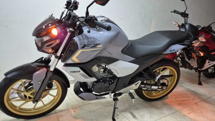 YAMAHA FZ 15 