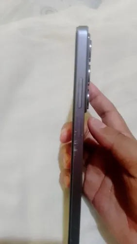 Celular Realme, ótimo estado menos de 1 ano de uso, película e carregador..