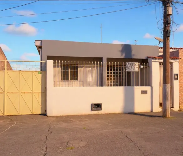 Aluga-se casa com 3 quartos no Benedito Bentes 1