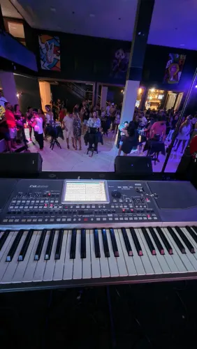 Vende-se teclado Pa 900 korg