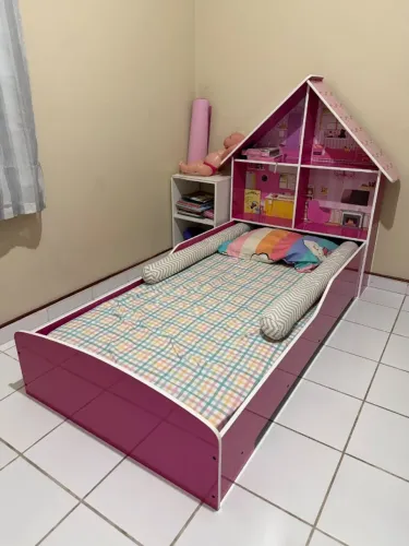 Cama infantil modelo casinha rosa c/ colchão ortobom seminovos, ideal para sua filha. Veja