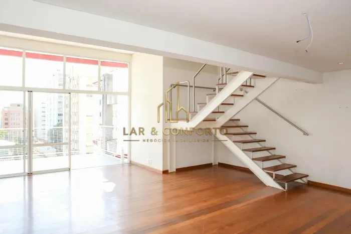 Apartamento duplex à venda com 210m², 2 quartos e 2 vagas