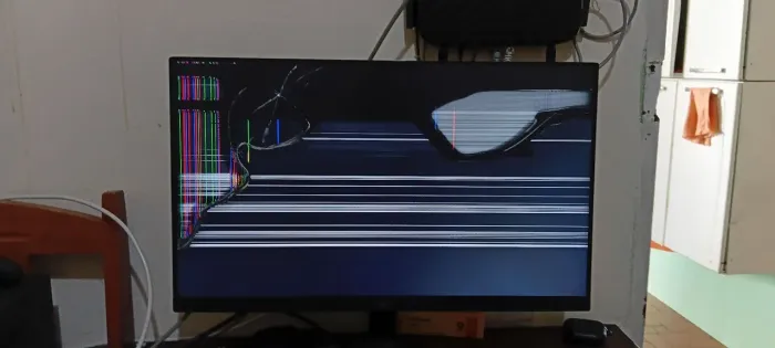 Painel LG Ultragear 144hz 24 pol' com painel ips quebrado