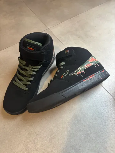 Tênis americano, tamanho  7,5  nos EUA-   Fila. Men Vulc 13 Paint Drip Velcro