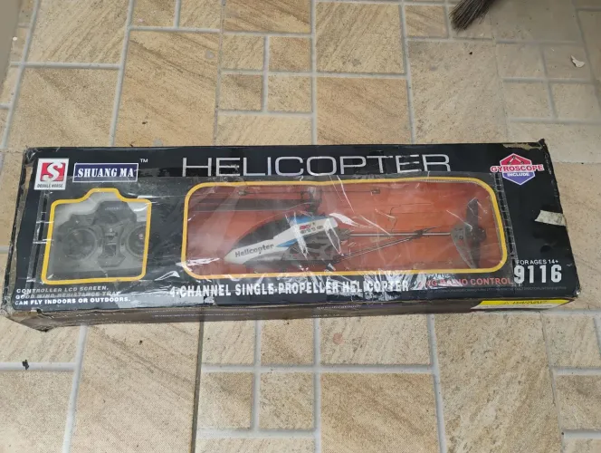 Helicóptero de controle remoto