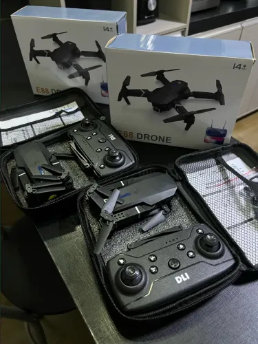 Drone E88 