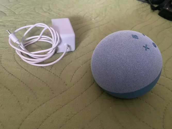 Alexa Echo Dot 4ª geração funcionando perfeitamente com carregador original
