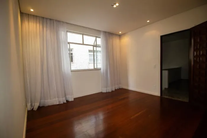 Apartamento à Venda - Coração de Jesus, 3 Quartos, 126 m2