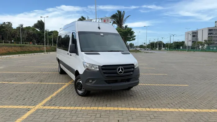 ?VAN 18 LUGARES MERCEDES ?